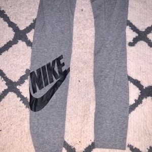 Small Nike leggings